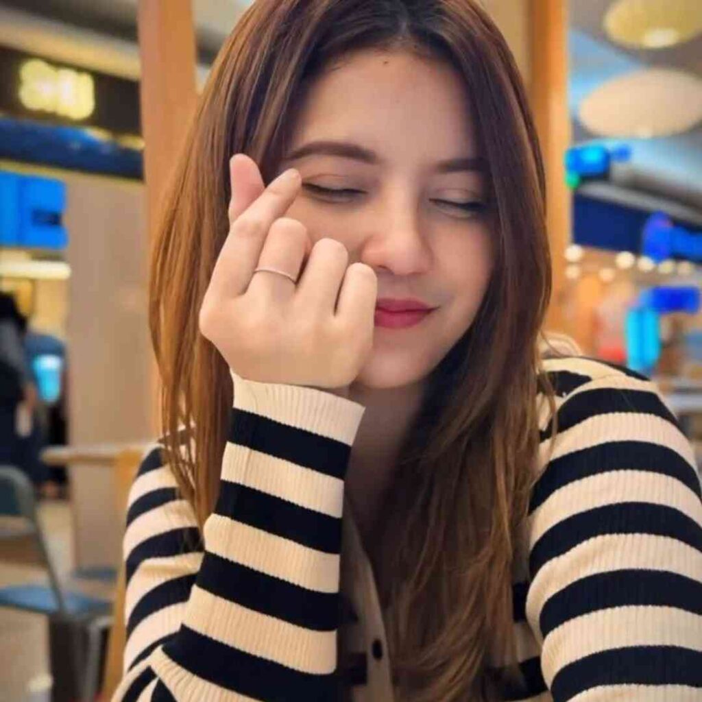 Attitude WhatsApp DP for Girl Pics