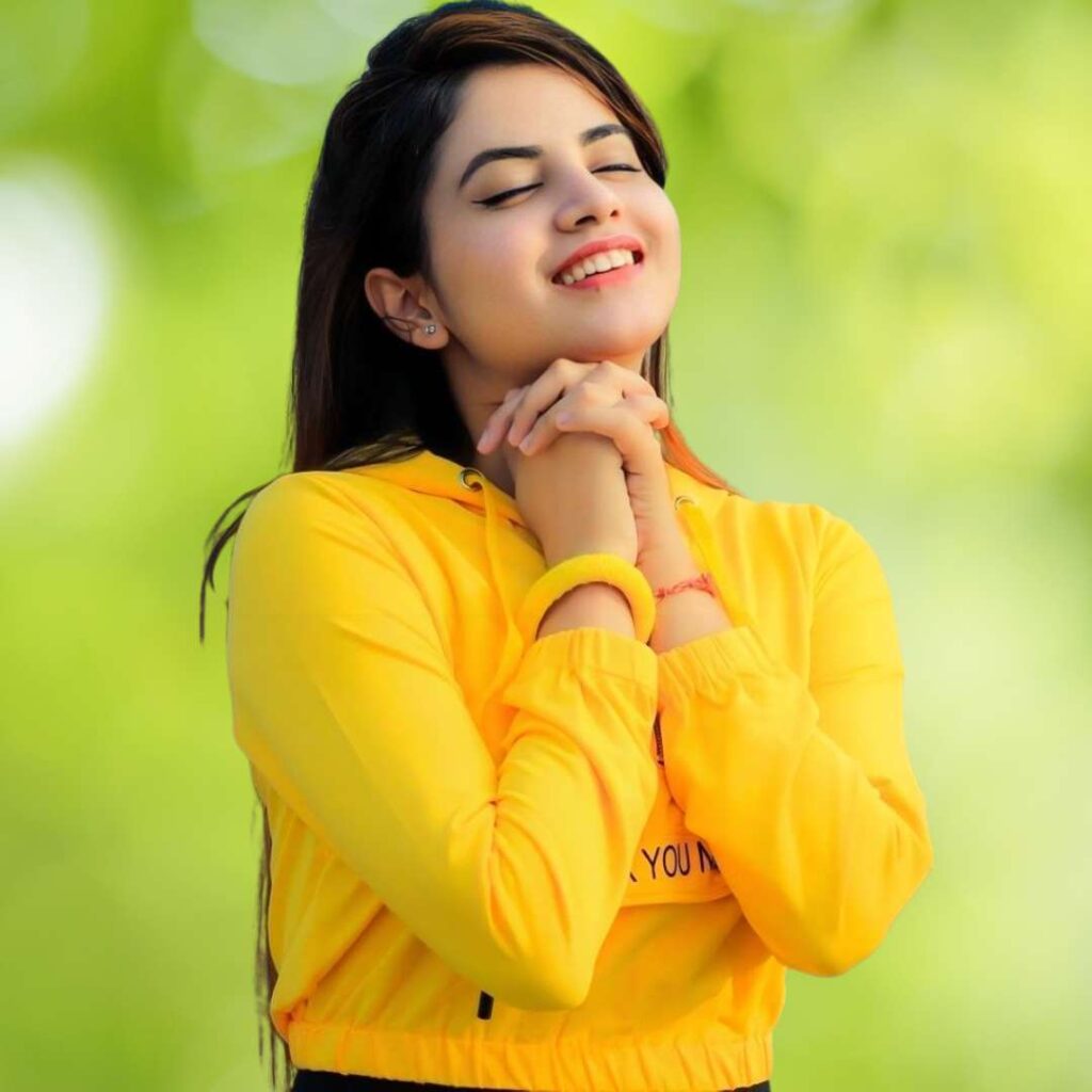 Girl Single WhatsApp DP long hair