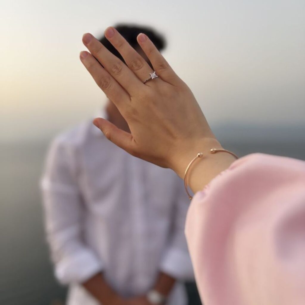 Instagram Cute Couple DP animation