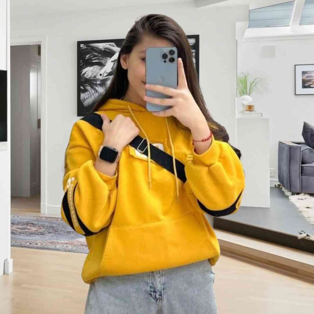 Stylish Girls Iphone Hidden Face Mirror Selfie