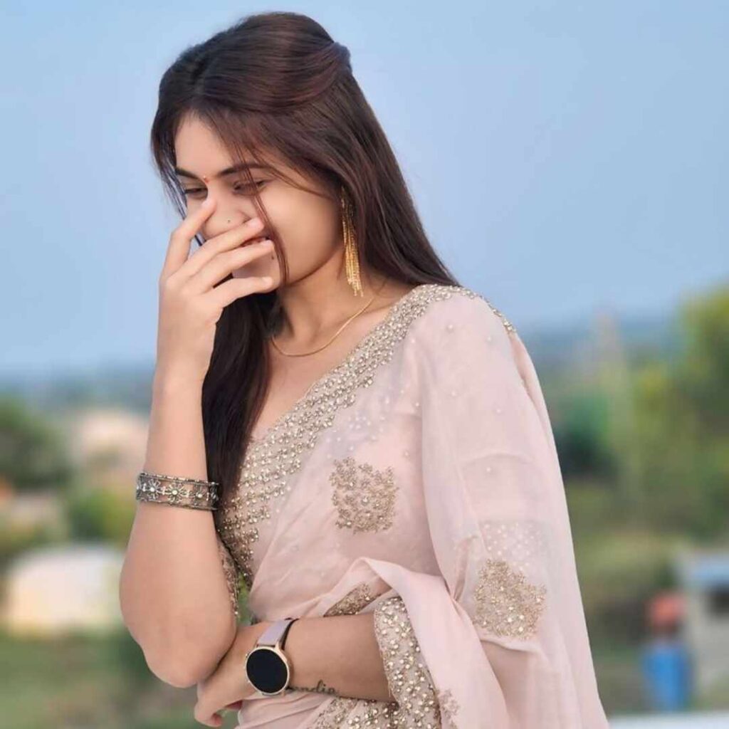 Simple Cute Girl Pic for WhatsApp