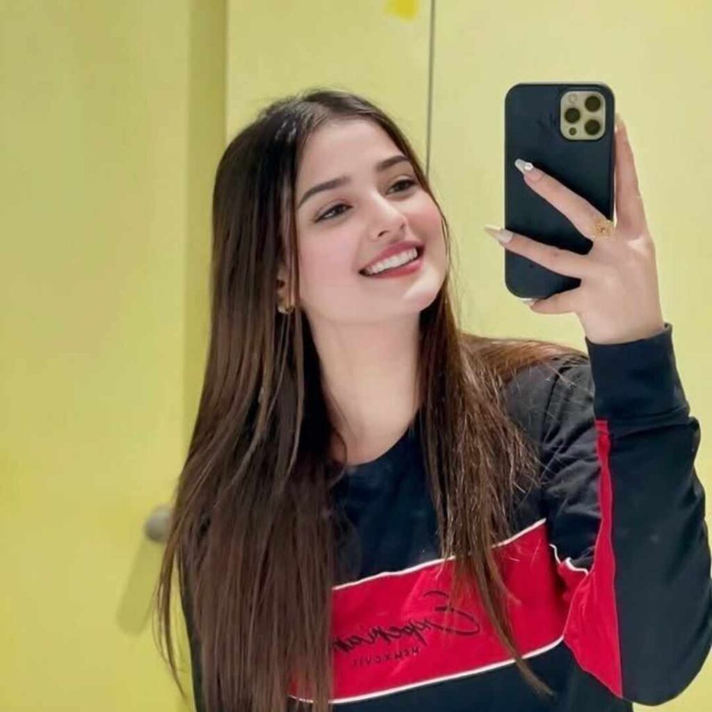 Simple Cute Girl Pic