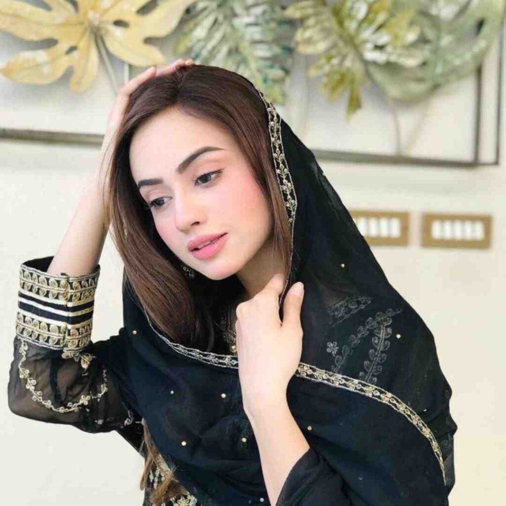 Simple Cute Girl Pic for WhatsApp