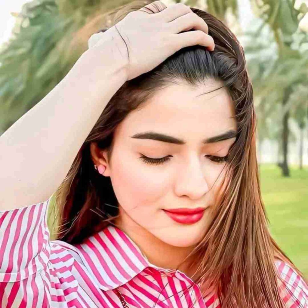 Simple Cute Girl Pic for WhatsApp