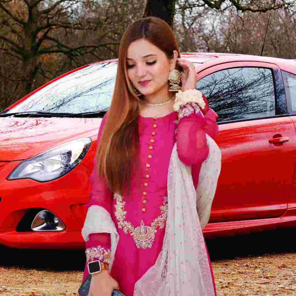 Simple Cute Girl Pic