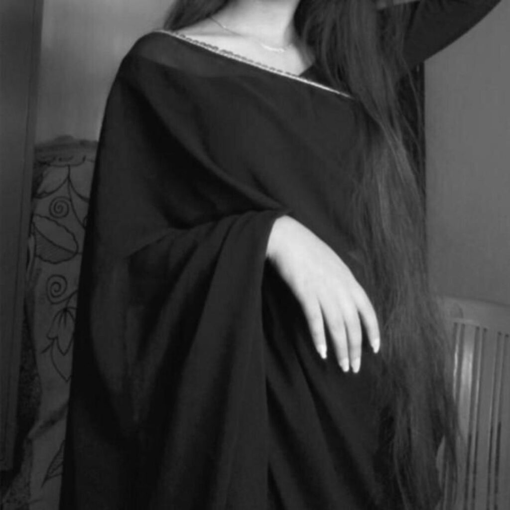 Hidden Face Black Saree DP Pics
