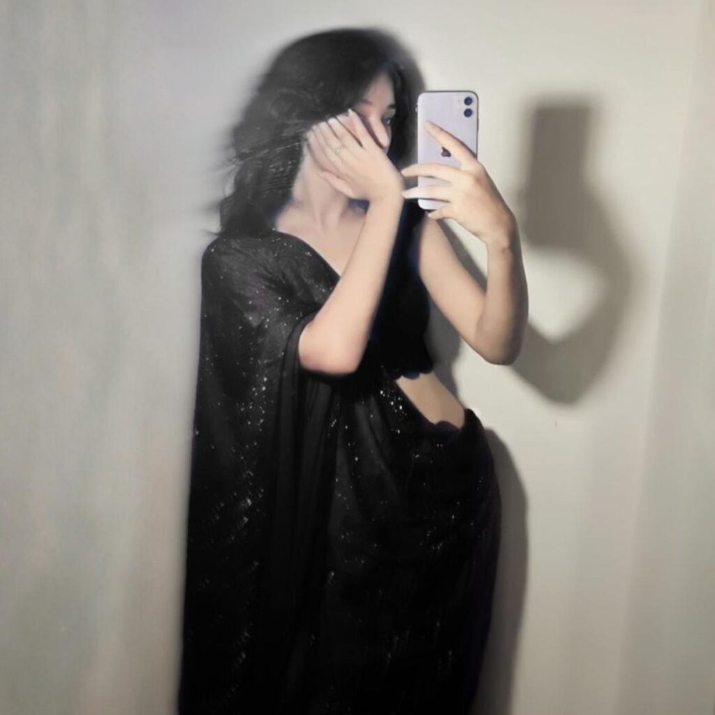  Hidden Face Black Saree DP Photos