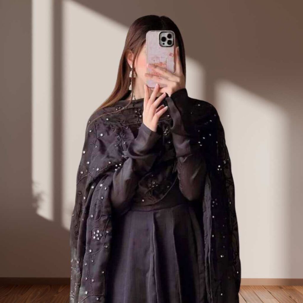  Hidden Face Black Saree DP for Facebook