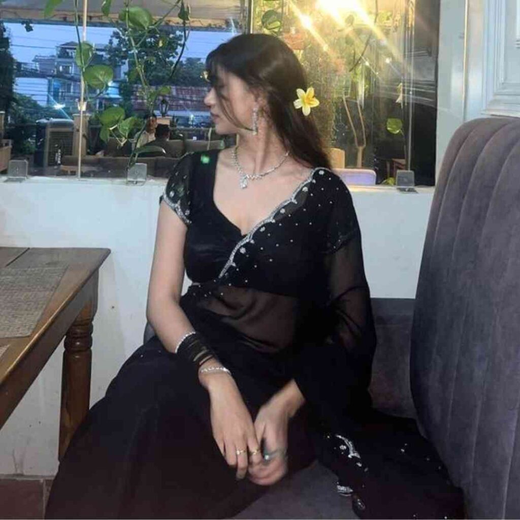 Hidden Face Black Saree DP