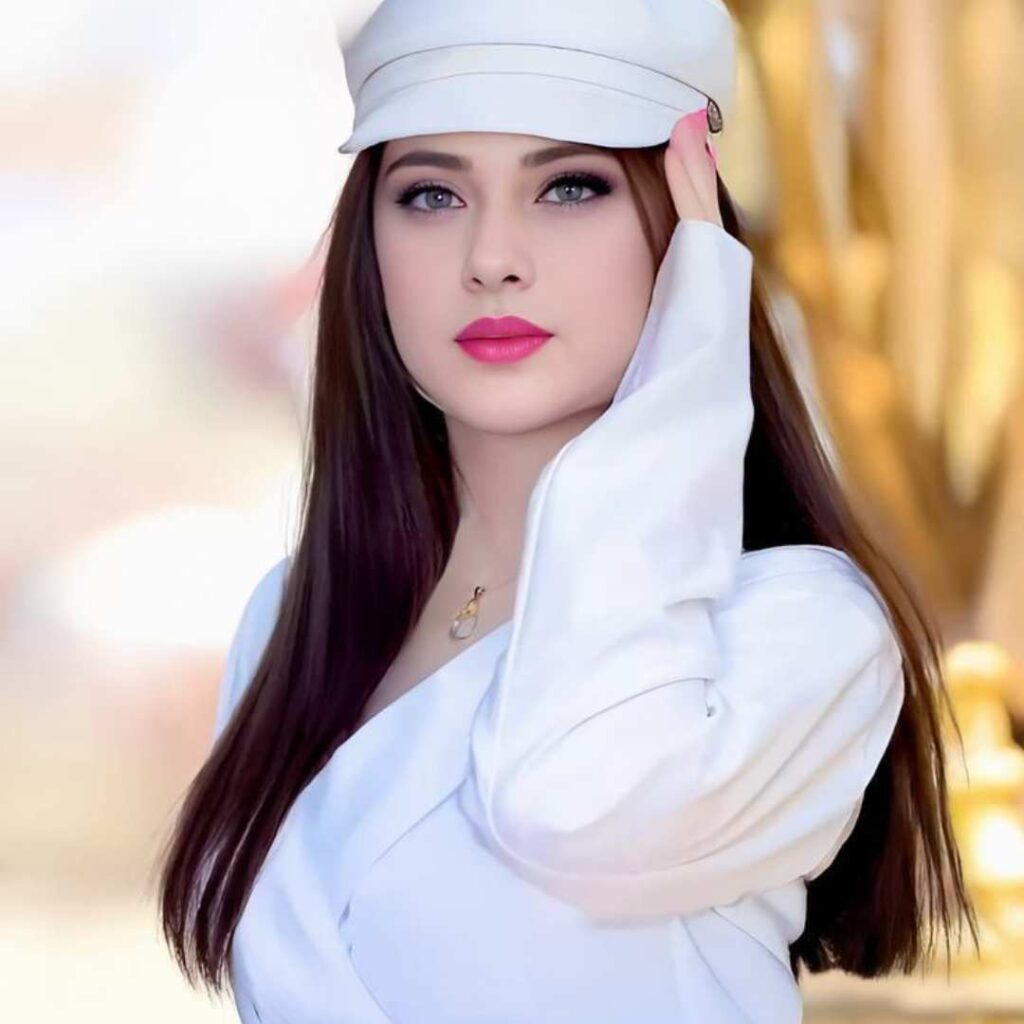 Instagram Smart Cool Attitude Girl DP Pics