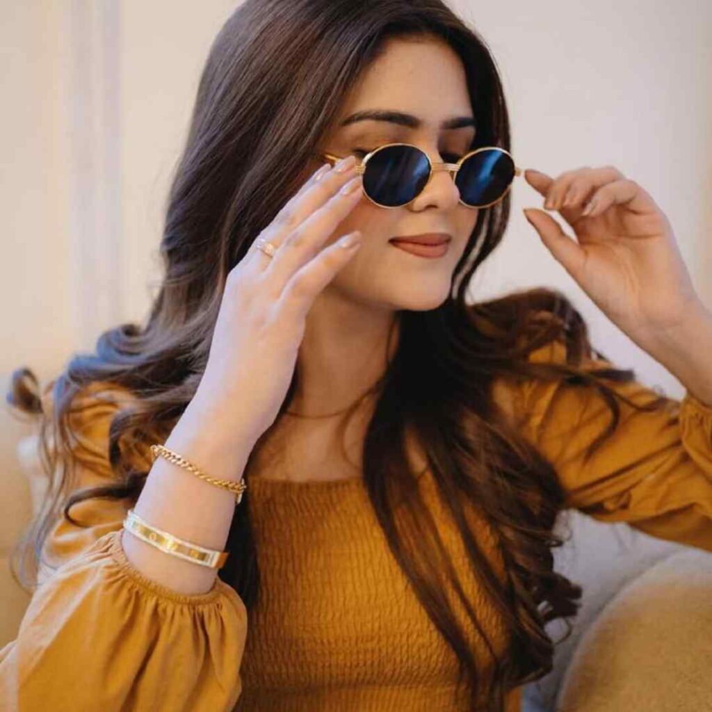 Instagram Smart Cool Attitude Girl DP Pics