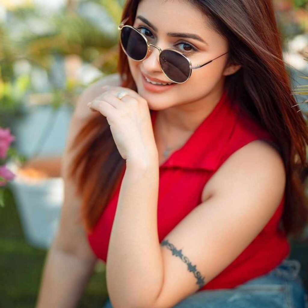 Instagram Smart Cool Attitude Girl DP Photos