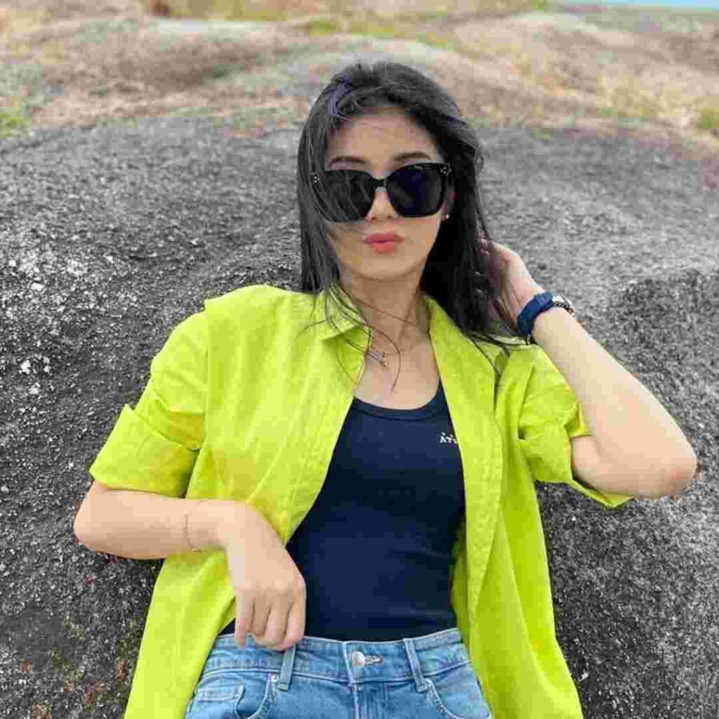 Instagram Smart Cool Attitude Girl DP Photos